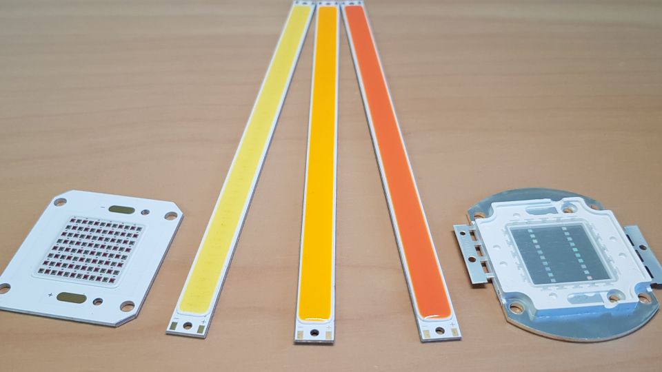 LED moduly a LED čipy