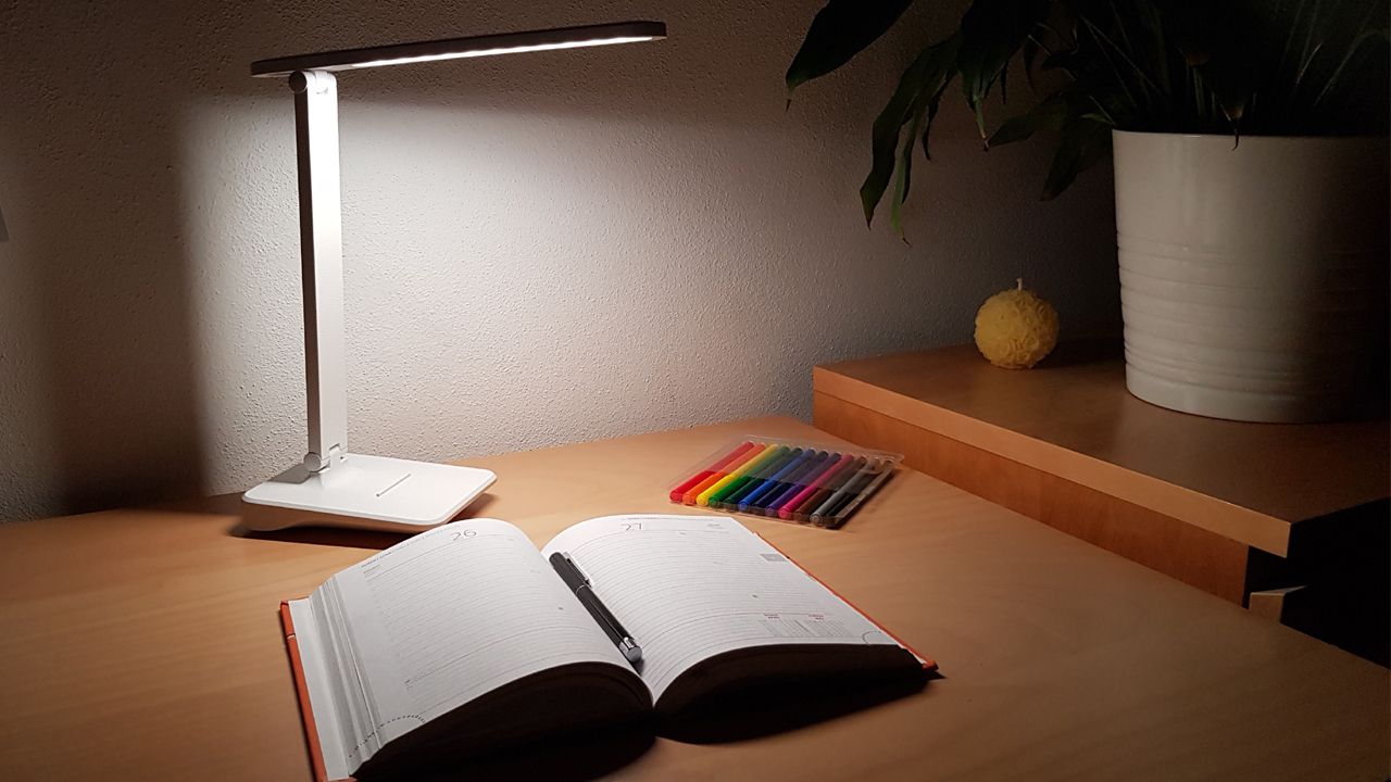Biodynamická lampička s akumulátorem - Denní spektrum pro zážitek z malování barvami