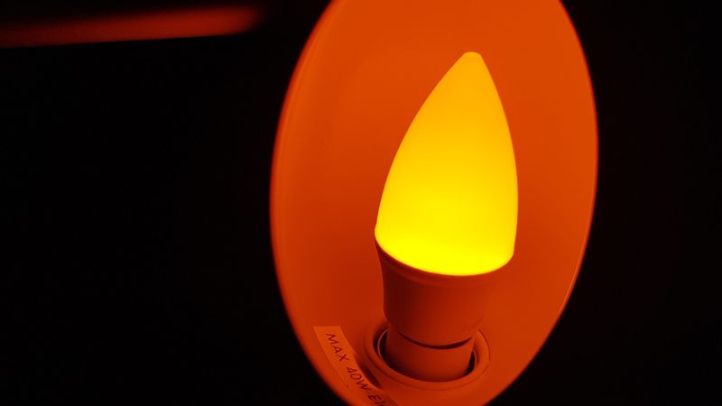 Oranžová žárovka bez modré složky Měsíček - Příjemně oranžová barva pro příjemný večer