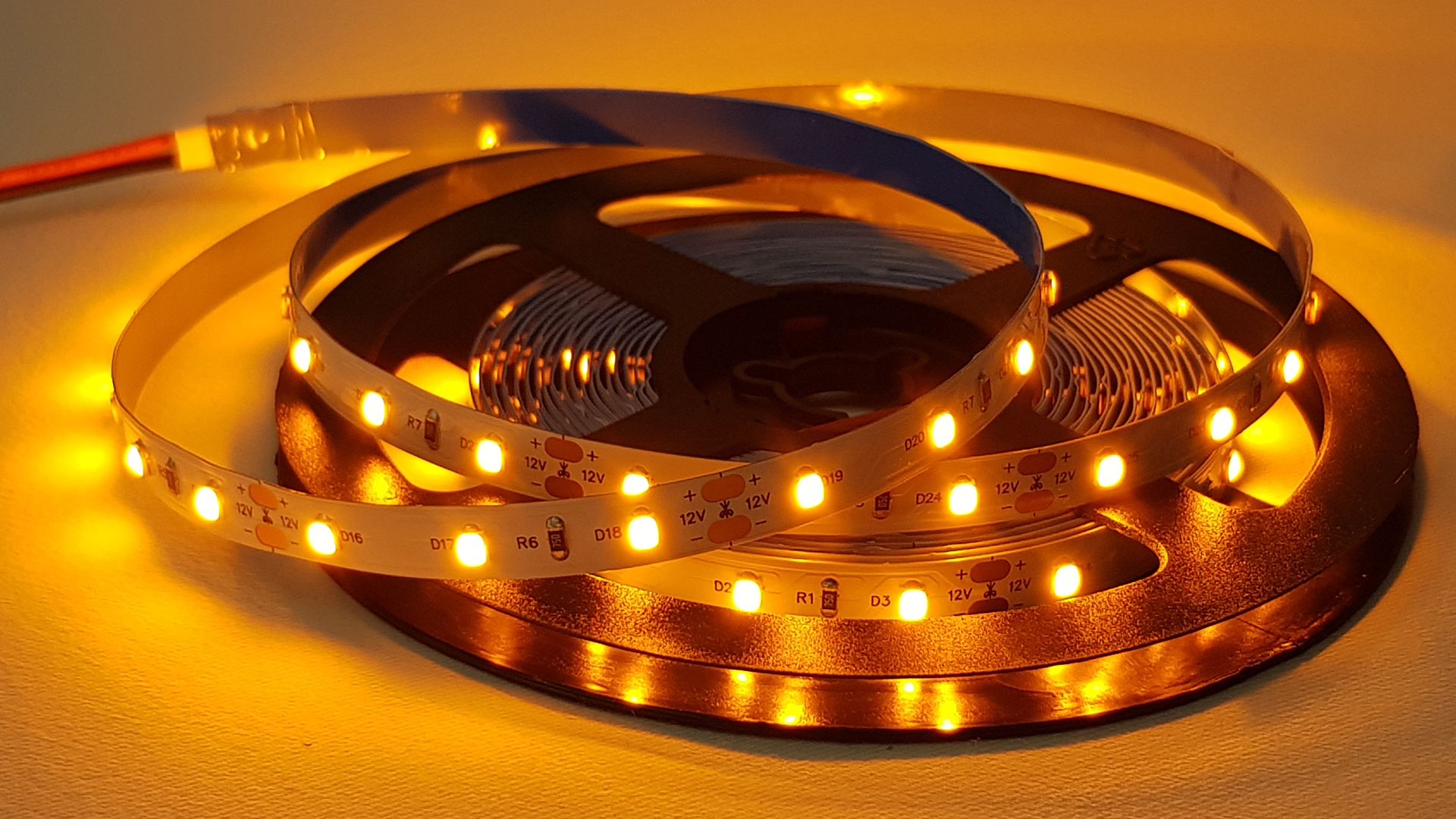 LED pásek PC Amber 1400K - 1600K - PC amber led pásek