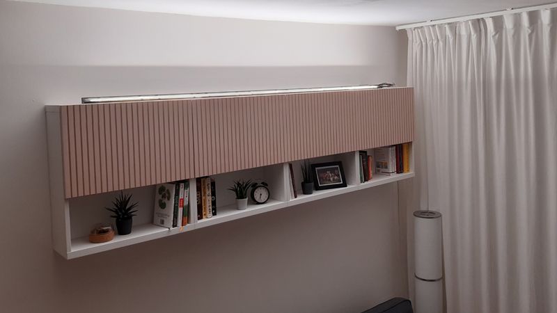 Lineární plnospektrální svítidlo pro nepřímé osvětlení - Nepřímé osvětlení na skříň lineární osvětlení