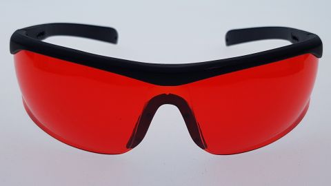 Červené brýle proti modrému a zelenému světlu