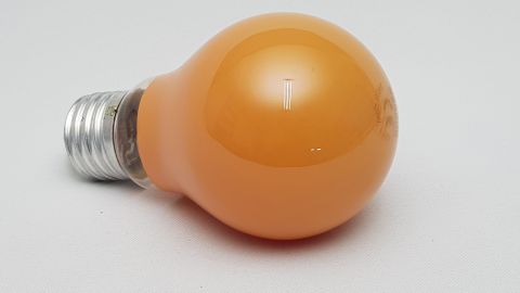 Oranžová žárovka bez modré složky